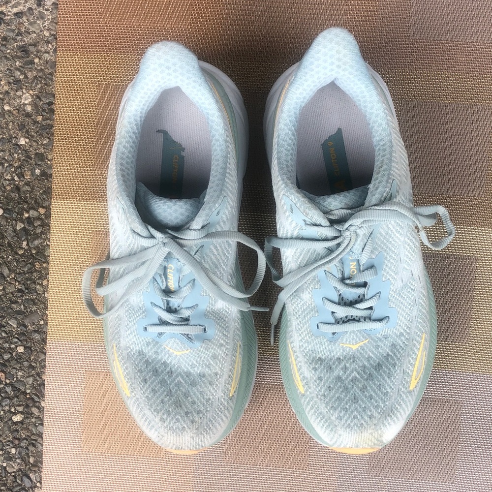Light Blue Running Sneakers with Yellow Accents, Women’s Size 8 - Picture 6 of 8